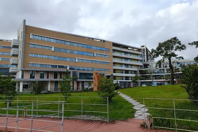 BNBU — Beijing Normal-Hong Kong Baptist University (ex-UIC) (北京师范大学-香港浸会大学联合国际学院)