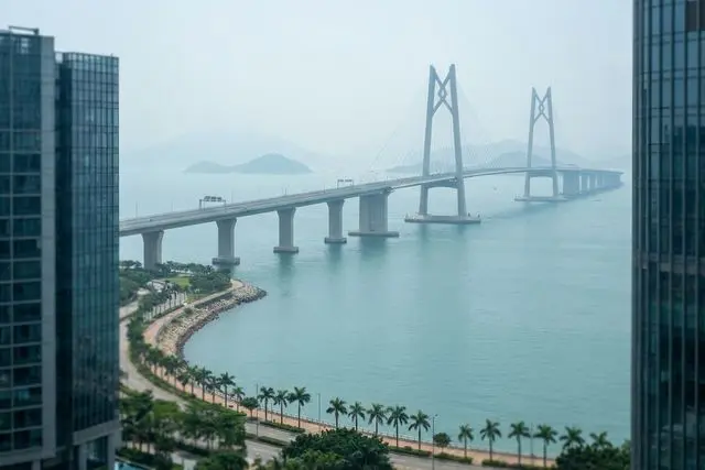 Carros de cinco cidades da China agora podem entrar em Hong Kong