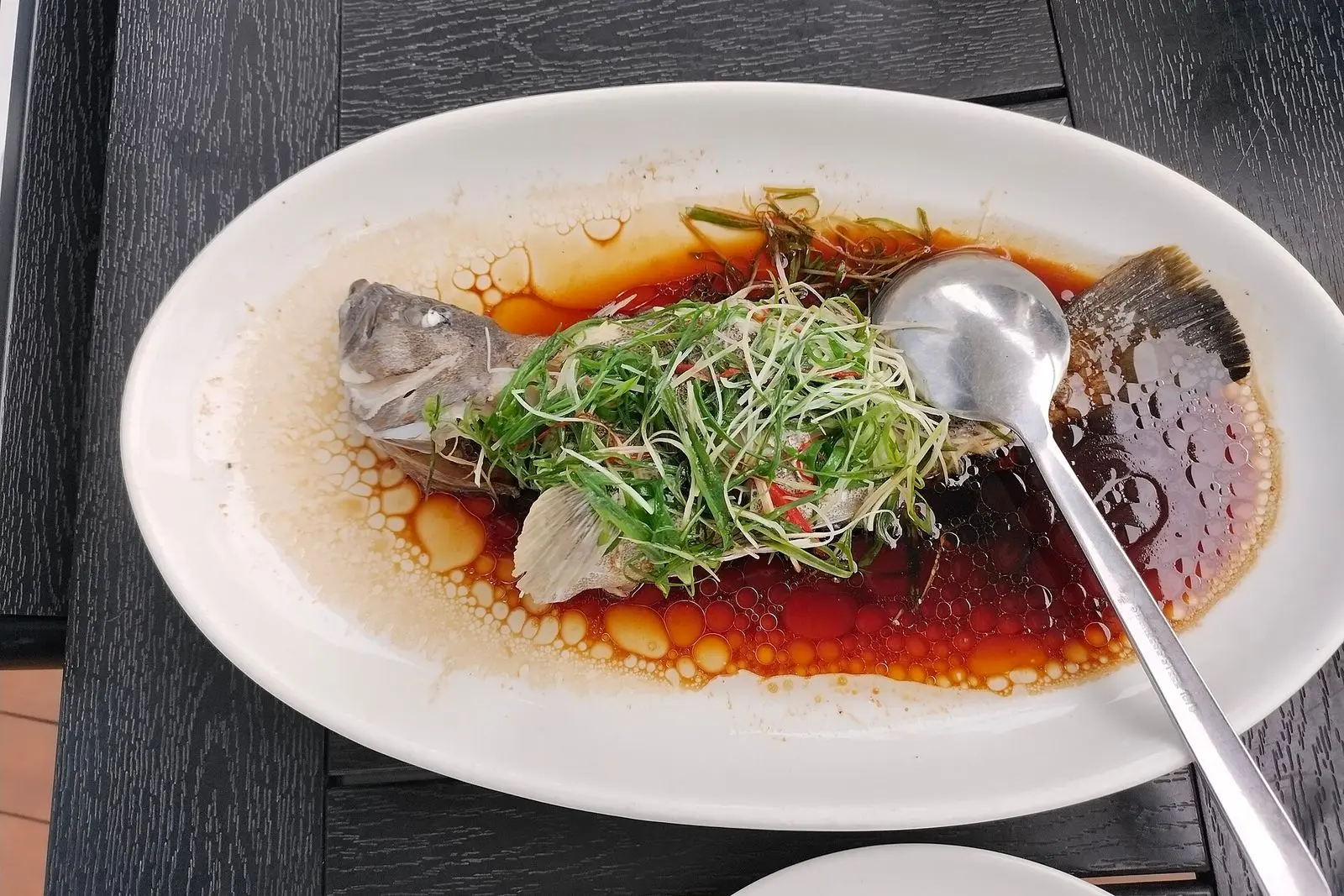 在珠海的一家海鲜餐厅吃的清蒸石斑鱼