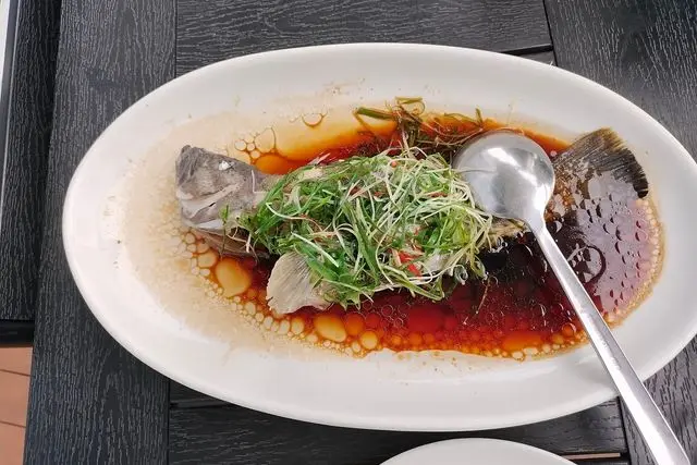 ​在珠海的一家海鲜餐厅吃的清蒸石斑鱼