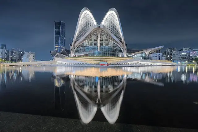 Night view of the exterior of the Jinwan Arts Center in Zhuhai.