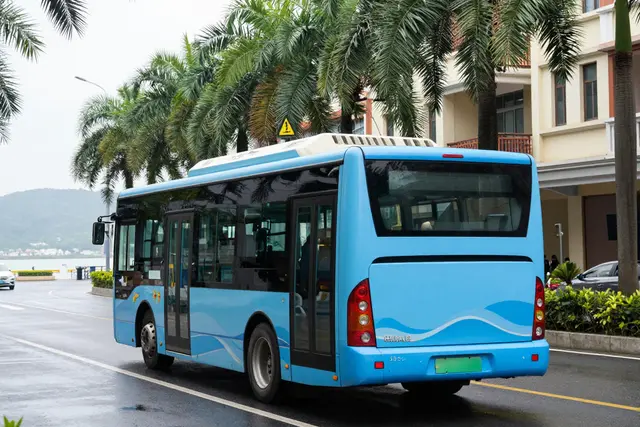 Doumen lança primeira linha de ônibus conduzida apenas por mulheres