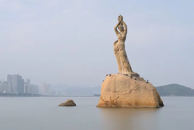 Estátua da Moça Pescadora (珠海渔女)