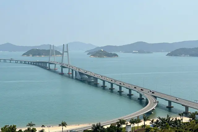 Hong Kong libera 1.000 novas vagas para carros particulares na Ponte HZMB