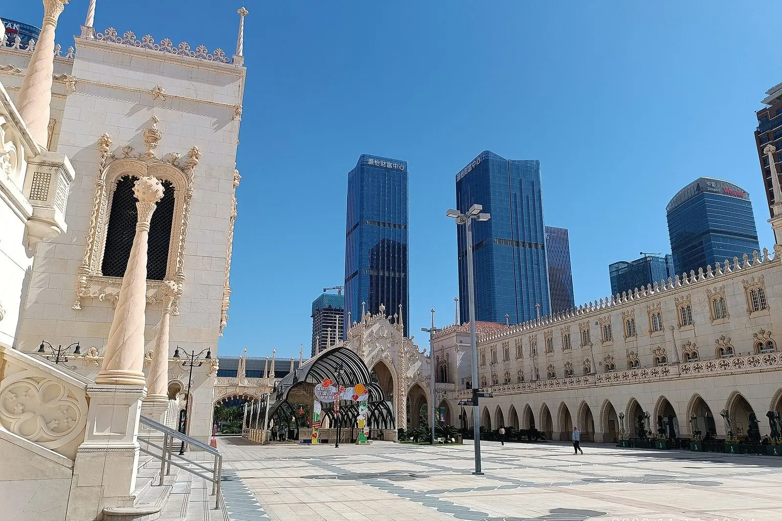 Legend Ponto Plaza (Praça Ponto Legend) (励骏庞都广场)