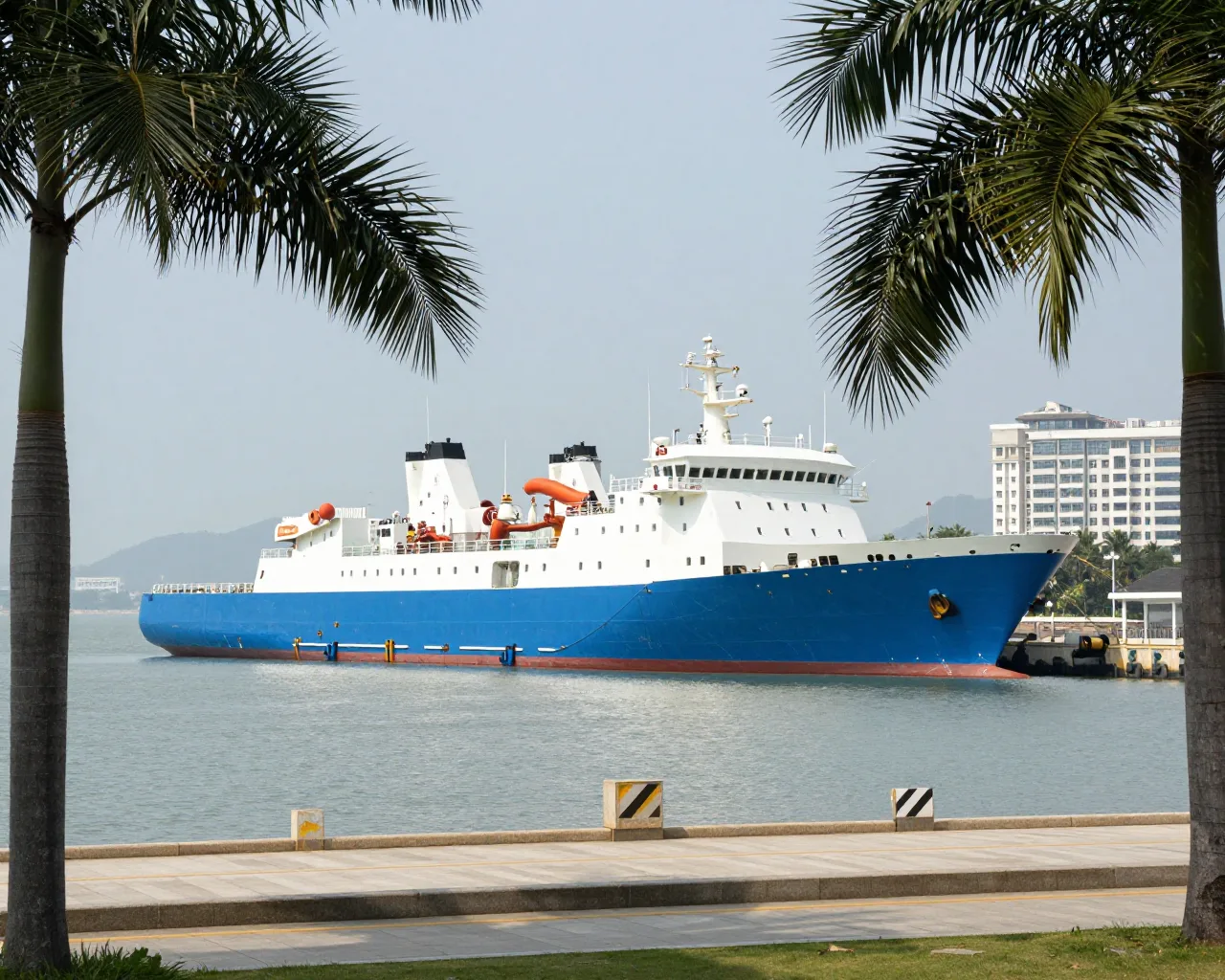Maior navio de pesquisa da China chega a Zhuhai