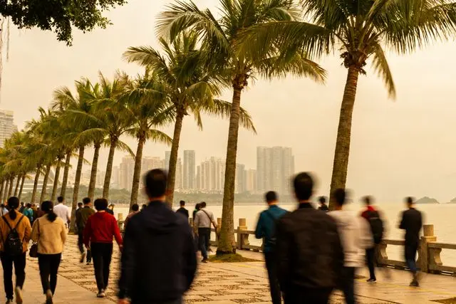 Mais de 10 mil pessoas caminham 30 km na costa de Zhuhai em festa de integração