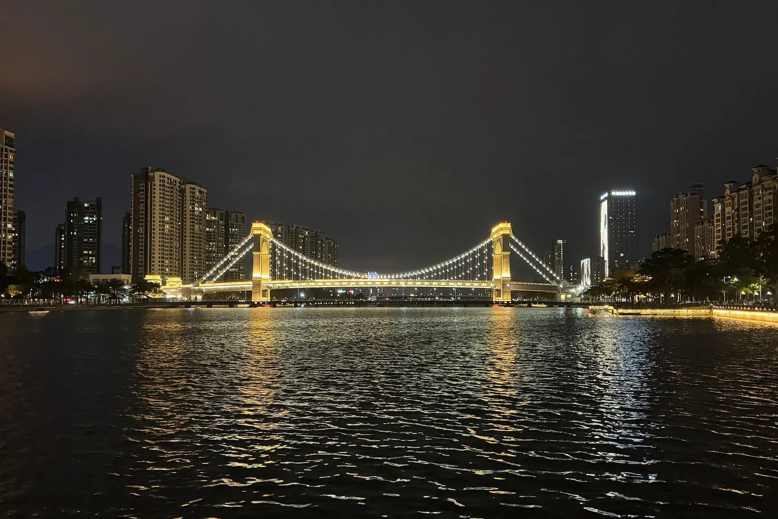 Parque Ribeirinho do Rio Qianshan (前山滨河公园)