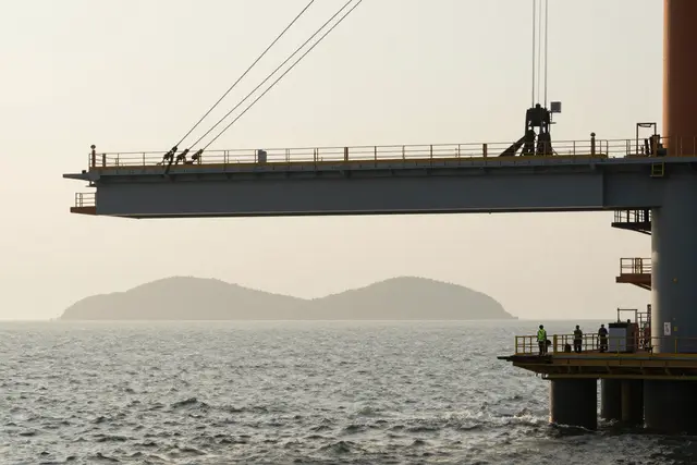 Shenzhen-Zhongshan Link avança com instalação de viga de 490 toneladas