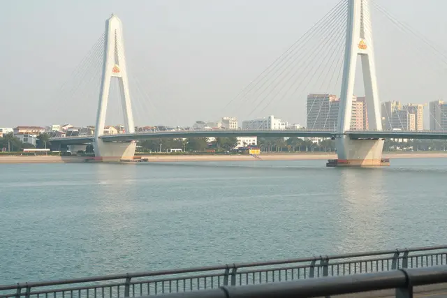 Xianghai Bridge cuts commute time in Zhuhai to 15 minutes