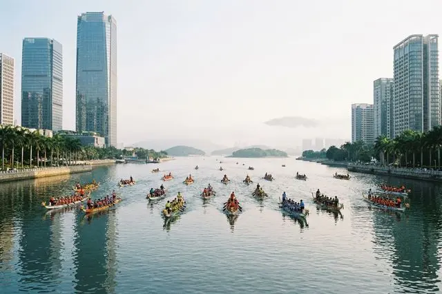 Zhuhai recebe 21 equipes de dragon boat em primeira regata no rio urbano